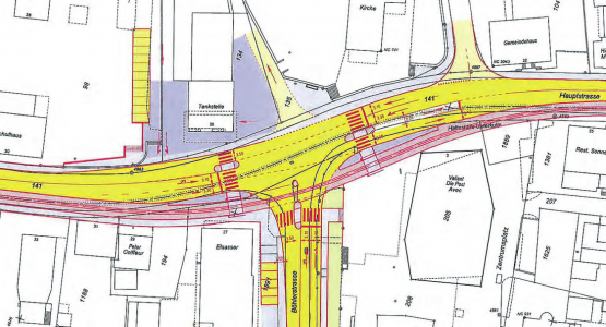Die Skizze zeigt den Böhler-Knoten mit «T-Kreuzung» und Ampeln: Tankstelle, Kirchenmauer und Gemeindehaus in der oberen Häfte des Bildes setzten räumliche Grenzen. Für eine voll ausgebaute T-Kreuzung stehen sind im Weg. (Bild: Kanton Aargau)