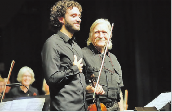«The Lark Ascending» wurde von Richard Stocker in Worten rezitiert, Gabriel Miranda erzählte die gleiche Geschichte mit der Violine.