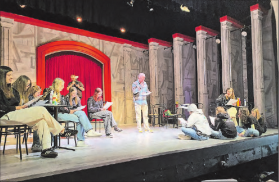 Ein Tag in einer anderen künstlerischen Welt: Der Jugendchor zu Gast bei der Theatergesellschaft Beinwil am See