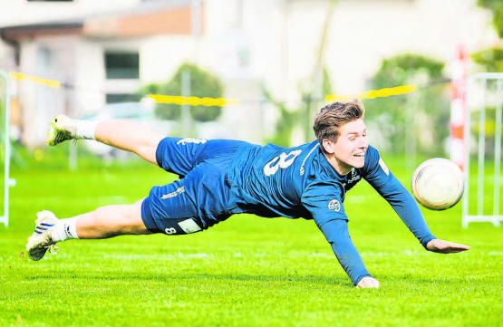 Silvan Bisig im Einsatz: Zum Saisonstart gab es einen Sieg gegen Elgg-Ettenhausen und eine Niederlage gegen Neuenhof. (Bild: Elias Beck/zVg.)