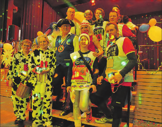 «Typisch Schwiiz» im Kubus Rickenbach: Das Motto des Fischliballs der jubilierenden Fischlizunft bot viel Raum für Kreatitivät. (Bilder: Andrea von Allmen)