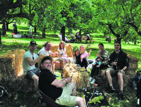 Tolle Stimmung beim Picknick auf dem Morgenstern: Gelungener Start in die Kirschensaison. (Bild: zVg.)