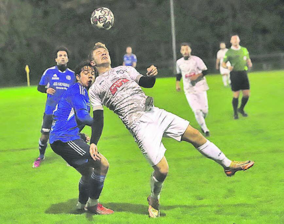 Der beste Menzo-Spieler auf dem Platz: Dario Bucher konnte den Unterschied aber nicht ausmachen. (Bild: rc.)