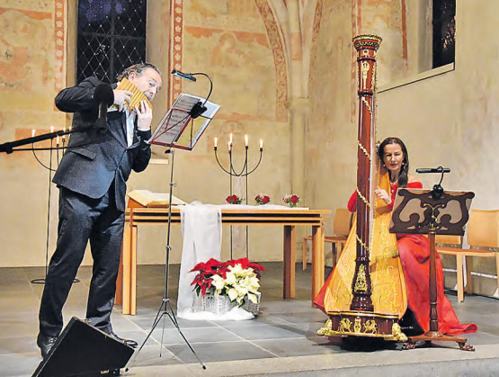 Bereiteten dem Publikum viel Freude: Urban Frey und Praxedis Hug als Duo «ArPan». (Bild: Te.)