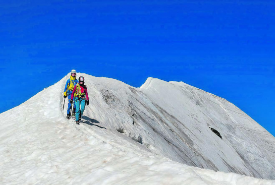 Eine beeindruckende Aussicht auf dem Grat zwischen den Palü-Gipfeln. (Bild: zVg.)