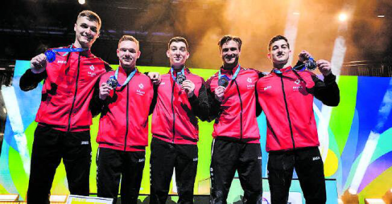 Sie erturnten die Silber-Medaille: (v.l.) Florian Langenegger, Noe Seifert, Matteo Giubellini, Ian Raubal und Luca Giubellini. (Bild: Tom Weller/24passion)