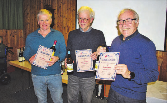 Siegerehrung am Schlusshock: So sehen die Gewinner einer Prellballmeisterschaft aus. (Bild: zVg.)