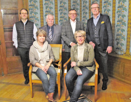 Der wiedergewählte Vorstand des Vereins Schloss Liebegg: (v.l.) Karin Steiner-Elsasser, Gabi Stiffler; Markus Merz, Ueli Widmer, Urs Bachmann, Adolf Pfister. (Bild: hzb)