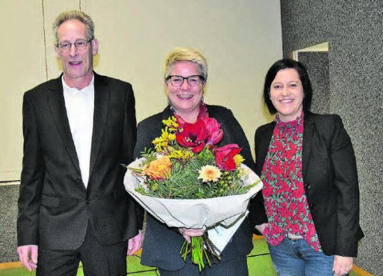 Scheidende Gemeinderätin würdig verabschiedet: Heinz Sommerhalder, Liliane Brunner und Marliese Loosli v. l. (Bild: aw.)