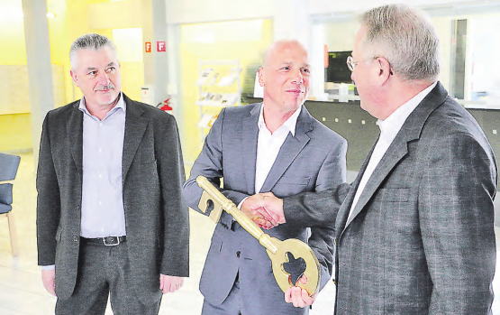 Archivbild März 2017 – Tempi passati: Thomas Steidle (Mitte), sein Vorgänger Otto J. Zeller (rechts) und der damalige Verwaltungsratspräsident Rudolf Würgler haben heute keinen Eingangsschlüssel mehr zum Alterszentrum. (Bild: Remo Conoci/Archiv)