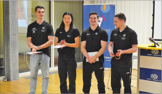 Die vier Aargauer Kunstturner: (v.l.) Florian Langenegger, Anny Wu, Luca Giubellini und Noe Seifert.