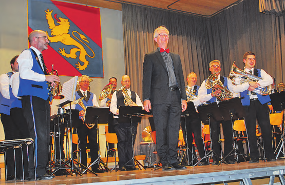Die Musikgesellschaft Pfeffikon bestritt unter der Leitung von Herbert Waser ein abwechslungsreiches Konzert. (Bilder: hh.)