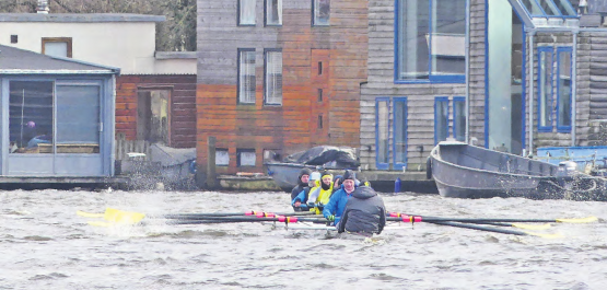 Gar garstiges Wetter in Amsterdam: Die Ruderer mussten sich vom Wind geschlagen geben, die Rennen auf der Amstel wurden abgesagt. (Bilder: moha.)