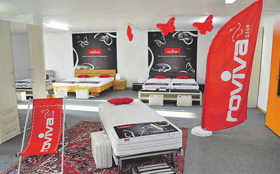 Höchste Zeit für Roviva Schlafgenuss: «Wotsch e neui Matratze ha, chom zom Leu ond lueg d’Roviva a!» (Bild: zVg.)