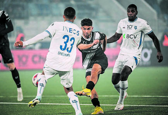 Doppeltorschütze in Lausanne: Aaraus Nikola Gjorgjev zeigte, was mit Mut erreicht werden kann. Er trifft gleich zweimal für seine Farben. (Bild: Sarah Rölli)