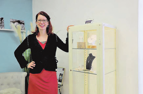 Sie arbeitet mit Edelmetallen: Lydia Wolf-Huwiler in ihrem Atelier «fiLygran» an der Aarauerstrasse 4, Beinwil am See.