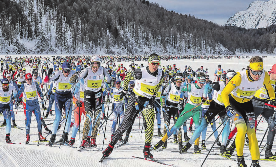 Perfekte Bedingungen: Das Feld des Engadiner Skimarathons mit insgesamt 12’801 Teilnehmern kurz nach dem Start. (Bild: swiss-image.ch)