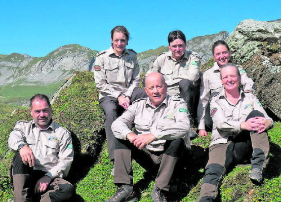 In der Natur zu Hause: Wenn die Ranger in Klausur gehen, tun sie dies zwar nicht am Hallwilersee. Aber den Kopf lüften sie trotzdem draussen aus. (Bild: zVg.)