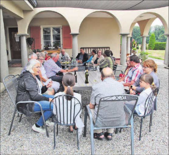 Eine kleine Stärkung für die Reisenden der drei Trachtengruppen. (Bild: zVg)