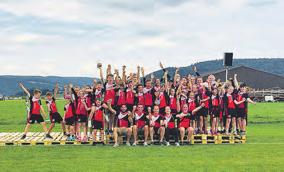 Turnfest Remigen: Die Jugi Holziken patzte zwar beim Unihockey, holte bei der Pendelstafette aber die Bestnote ab, und wurde Turnfestsieger. (Bild: zVg.)