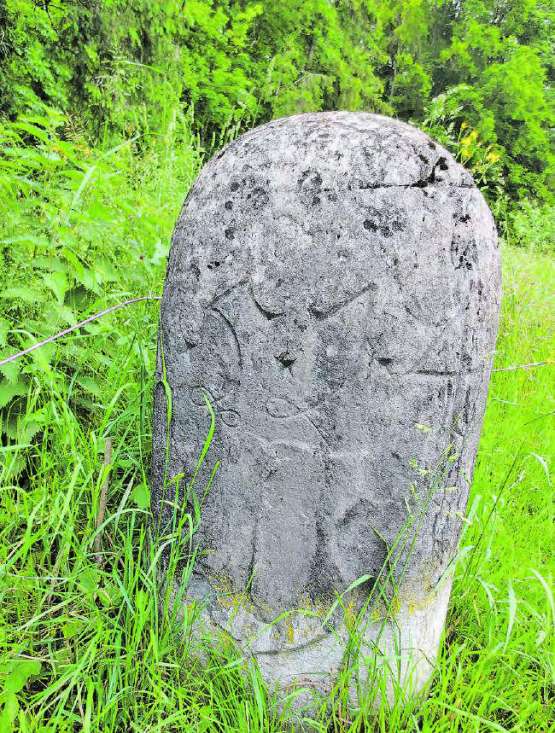 Kantonaler Grenzstein zwischen Menziken und Maihusen von 1512, Luzerner Seite. (Bild: Chrisian Märki)