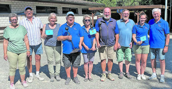 Die Podestplätze (v.l.): Marina Limacher, Angelo Segna und Anna Lisa Tagwerker: 2. Rang. Die Sieger Giuliano Peccianti, Sonja Geiser und Claude Jaquet. Und die Drittplatzierten Urs Winkenbach, Sandra Boss-Blatter und Freddy Blatter. (Bild: zVg.)