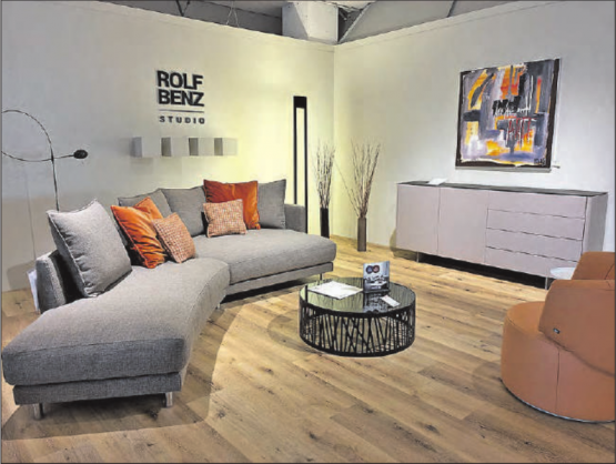 Polstergruppe von Rolf Benz, Sideboard von Möbel Betschart (Bild: zVg.)