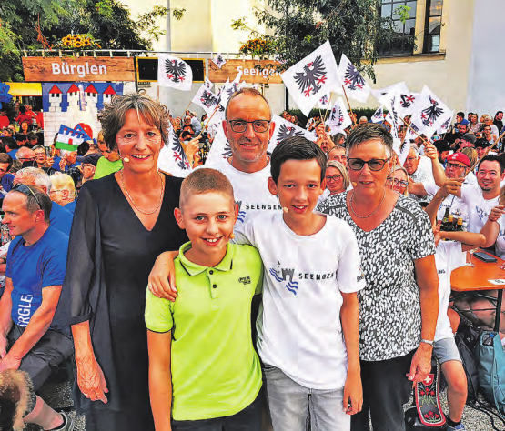 Holten in Gossau den ersten «Donnschtig-Jass» 2024 nach Seengen: Das Jassquintett mit Heidi Amport, Tobias Rohrer, Daniel Holliger, Nico Lindenmann und Marianne Rölli. (Bild: pd/okdjs/fth)