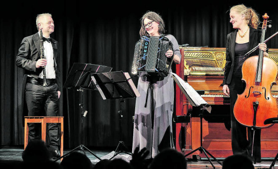 Das Ensemble «La Jalousie» mit Sven und Sabine Bachmann-Frei besteht seit 25 Jahren − in der Formation mit Martina Brodbeck spielen sie seit 13 Jahren Kammermusik vom Feinsten. (Bild: dr.)