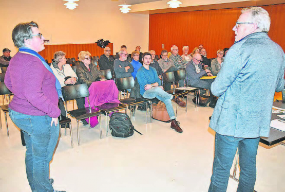 Informierten ausführlich über die kommunale Energieplanung: Anna Aeberhard und Markus Goldenberger. (Bild: aw.)