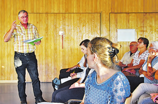 Beantwortete kritische Fragen an der Moosleerauer Gemeindeversammlung zur modernen Melioration: Alfred Frey von der kantonalen Landwirtschaftsabteilung (Bild: aw.)