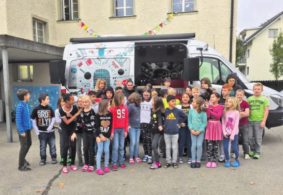 Ein Radioprojekt zum Thema Kinderrechte: Die Schülerinnen und Schüler waren mit Begeisterung dabei. (Bilder: zVg.)