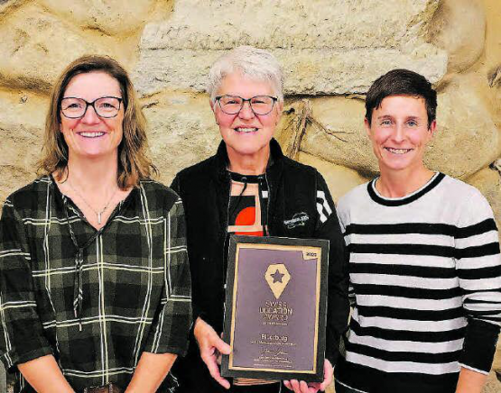 Bestnoten für die Eventmanagerinnen der «Biberburg»: Jacqueline Lüscher, Martha Buob, Sabrina Rüegg (v.l.). (Bild: zVg.)