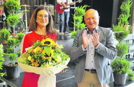 Nationalrätin Maja Riniker und Gemeindeammann Peter Stadler richteten ihre Worte an die Hirschthaler Bevölkerung und unterstrichen die Wichtigkeit des Zusammenhalts. (Bilder: rc.)