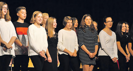 Die Stars des Abends – Die Neumatt- und Menzo-Singers traten mit «La Jalousie & Friends» beim Weihnachtskonzert auf. (Bilder: EP.)