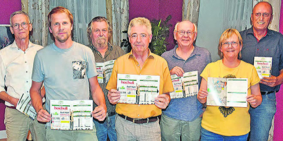 Das OK-Team der KÖGA mit den Flyern: Markus Bircher, Christoph Widmer, Franz Auchli, OK-Präsident Klaus Reihlen, Geri und Reni Heiniger sowie Hanspeter Brunner (v. l.) Nicht abgebildet Claudia Sommerhalder und Anna Müller. (Bild aw.)
