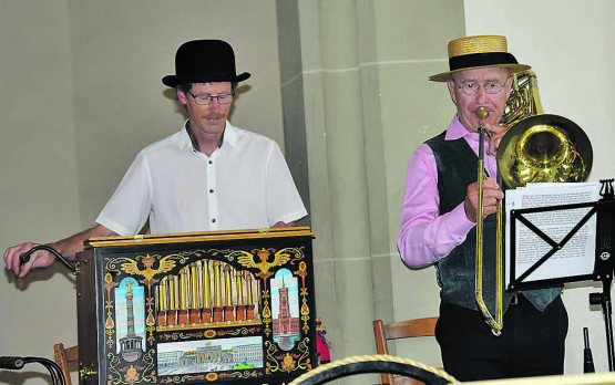 Drehorgeln lassen sich beliebig kombinieren: Thomas Schumacher und Res Zürcher bewiesen dies mit Orgel und Posaune. (Bilder: st.)