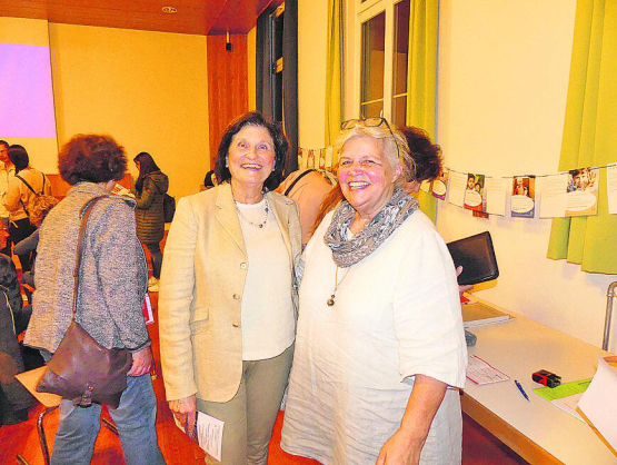 Zufriedene Gastgeberinnen: (v.li) Iris Bichsel von der Gemeinnützigen Gesellschaft Aargau und Silvia Glauser vom Verein Spielgruppen Aargau. (Bild: zVg)