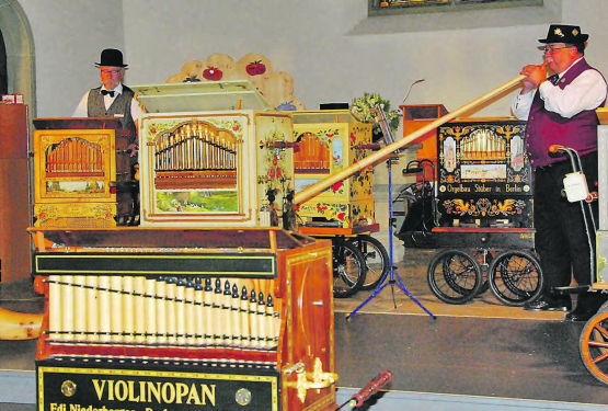 Neue Klangwelten erschlossen: Peter Baumann (Alphorn) und Roland Schwab (Konzertorgel) in «The lonely». (Bilder: st.)