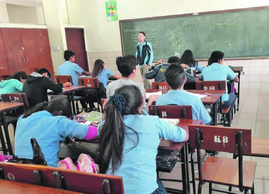 Christian Brunner unterrichtet eine Schulklasse in Santa Cruz de la Sierra in Bolivien.
