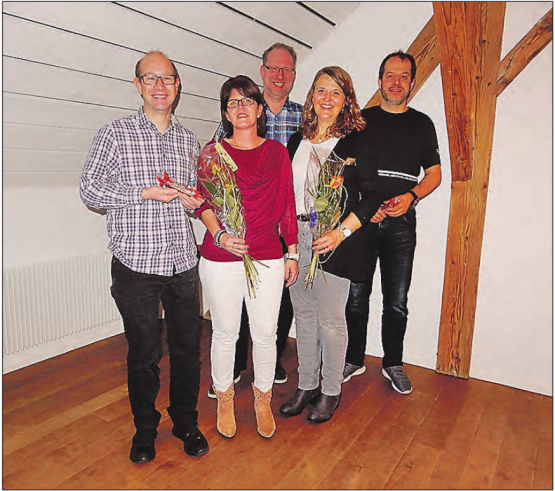 Irene Lackner, Patrizia Häfliger, Marcel Burgener, René Hürzeler und Urs Lüscher wurden als neue Vereinsmitglieder mit grossem Applaus im Samariterverein aufgenommen. (Bild: zVg.)
