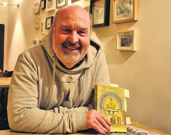 Markus Bucher präsentiert mit «Die Hufeisen Theorie» seinen bereits vierten Thriller. (Bild: hg.)