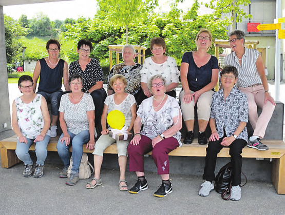 Eine aufgestellte Truppe: Die Frauen aus Leutwil genossen ihren Überraschungsausflug auf den Titlis. (Bild: zVg.)