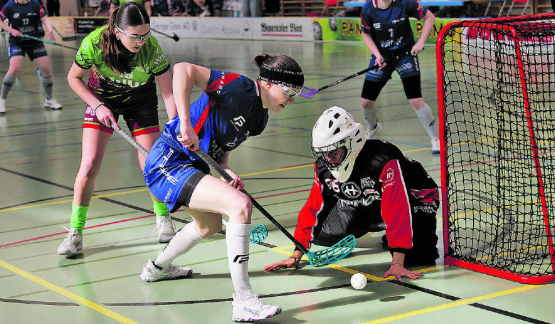 Lok Reinachs Damen (hier mit Captain Daria Hüsler) konnten ihre erfolgreiche Saison nicht mit dem Aufstieg krönen. (Bild: Roland Jaus)