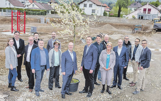 Der Spatenstich im Beisein der federführenden Personen ist Anfang Mai erfolgt: Der Baubeginn des Wendeparks wird mit einem blühenden Baum symbolisiert. (Bilder: zVg.)