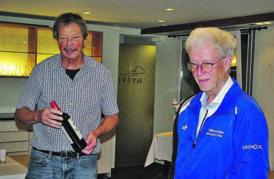 Stephan Koch wird für seine 25-jährige Mitgliedschaft geehrt. (Bild: zVg.)