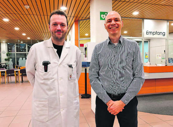 Dr. Tobias Piroth, Oberarzt Neurologie KSA Aarau (rechts) gab spannende Einblicke ins Thema Parkinson. Links Dr. Martin Purtak, Oberarzt innere Medizin ASANA Spital Menziken (Bilder: dr.)