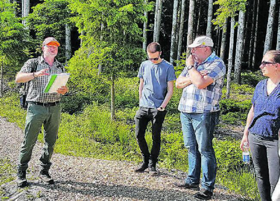 Schulinterne Weiterbildung der Sekundarschule Rickenbach: Max Thürig erzählt über die Entstehung des Heuberimoos, Schlierbach. (Bild: zVg.)