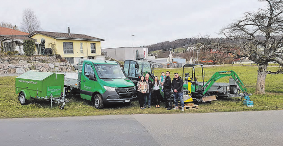 «Wir sind eine Arbeiterfamilie» Lavdim Selmani (2. von rechts mit Sohn Anik) hat mit Sämi Gartenbau AG ein Familienunternehmen gegründet und sich einen lang gehegten Wunsch erfüllt. (Bild: zVg.)