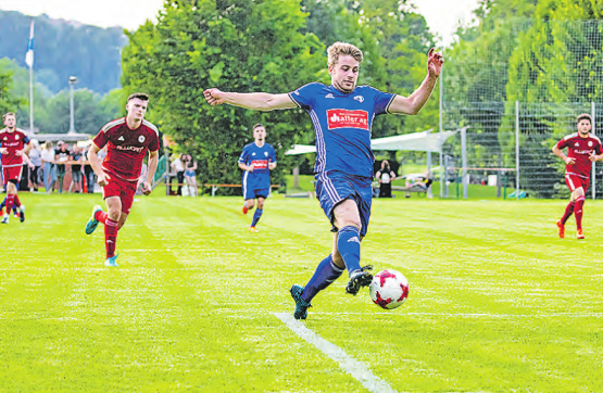 Machtdemonstration zum Abschied: Der FC Beinwil am See, hier Bruno Merz, mit einem deutlichen 5:1-Heimsieg gegen Zofingen. (Bild: fotojaus.ch)